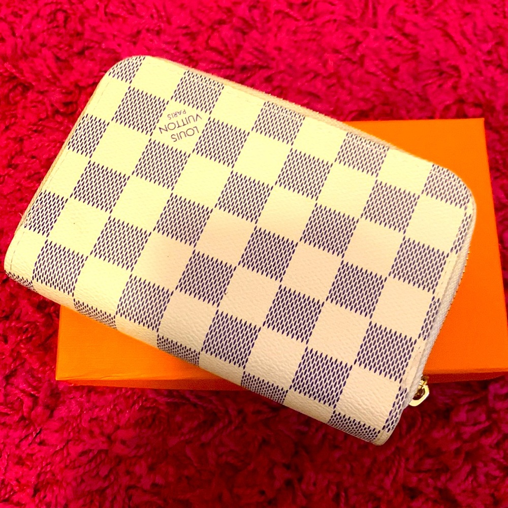 Trendy Medium Wallet for Women in a box - Picture 2 of 5
